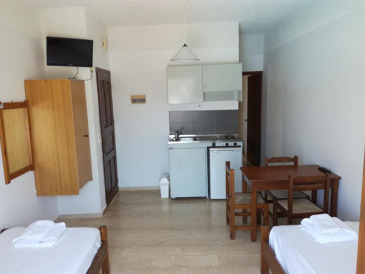 Karmi Apartahotel Kolimvárion