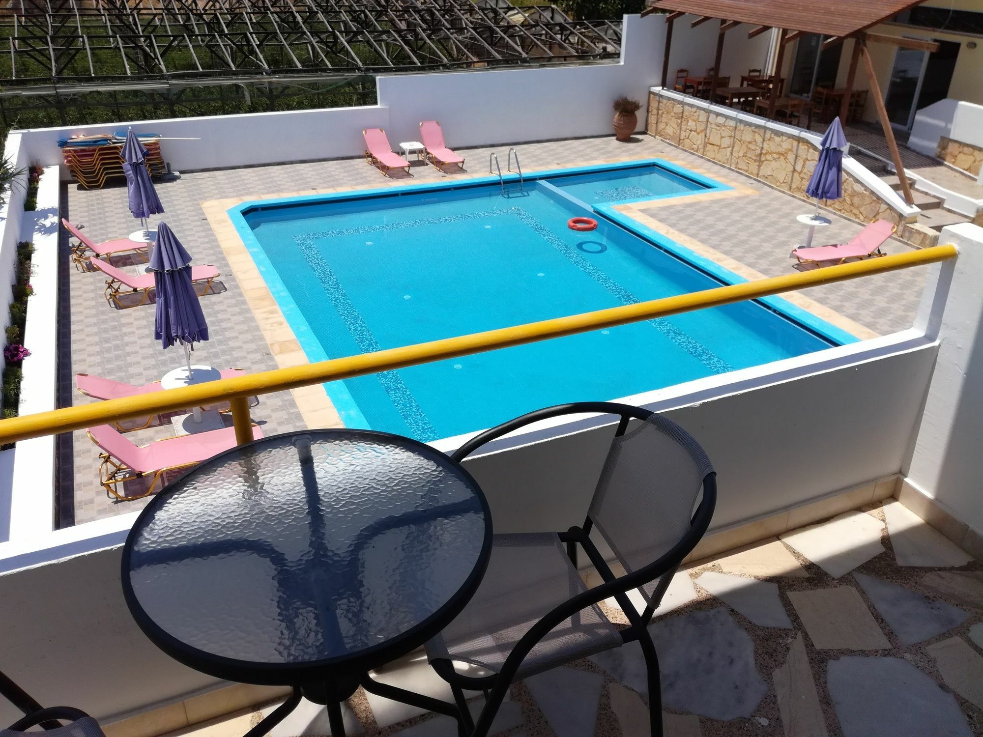Karmi Apartahotel Kolimvárion