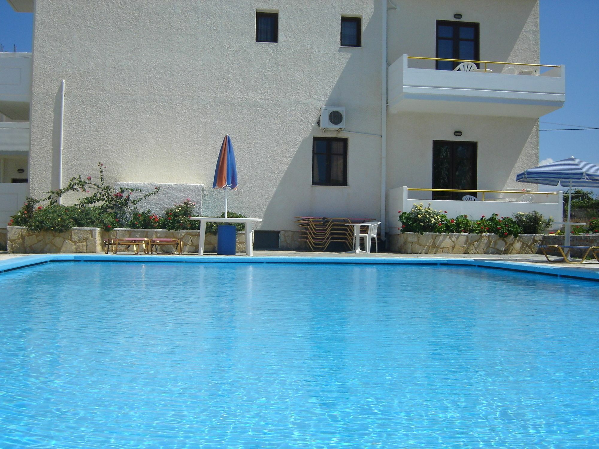 Karmi Apartahotel Kolimvárion